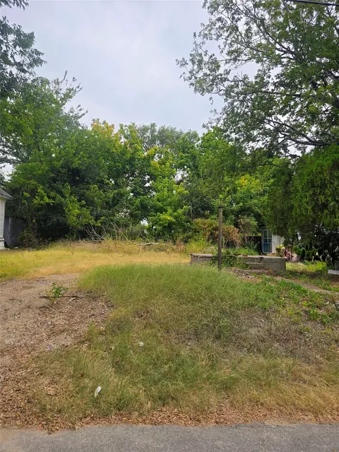 108 Fairview St, Waxahachie, TX 75165