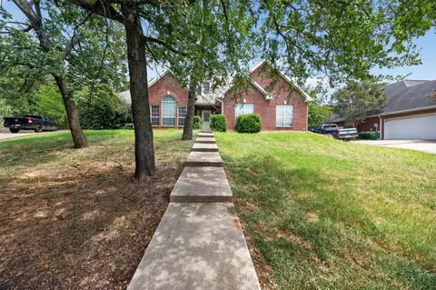 804 Waterloo Lake Dr, Denison, TX 75020