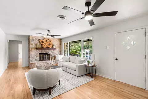 Living - 4601 Robinwood Dr, Waco, TX 76708 photo 3 of 5