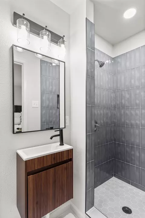 Bath - 4601 Robinwood Dr, Waco, TX 76708 photo 1 of 3