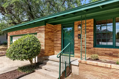 Exterior - 4601 Robinwood Dr, Waco, TX 76708 photo 3 of 6