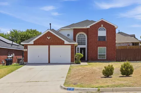 9737 Maryville Ln, Fort Worth, TX 76108