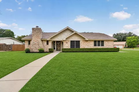 5817 Stone Dr, North Richland Hills, TX 76180