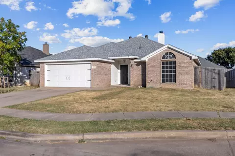 607 Meadowbrook Dr, Burleson, TX 76028