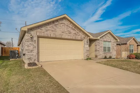 10541 Rising Knoll Ln, Fort Worth, TX 76131