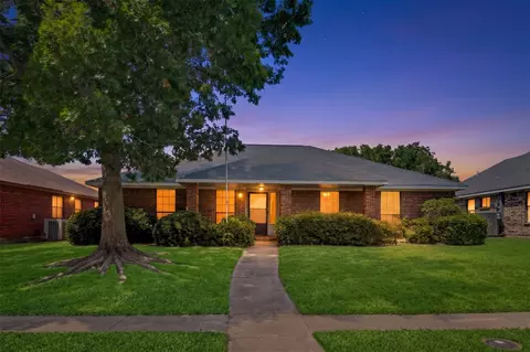 821 Creek Valley Rd, Mesquite, TX 75181