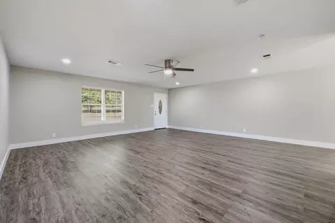 Living - 566 Mccraw Ln, Denison, TX 75021 photo 2 of 3