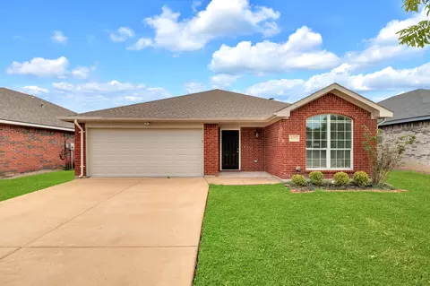 1039 Caliente Dr, Grand Prairie, TX 75051