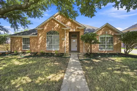 711 Coal Creek Dr, Mansfield, TX 76063