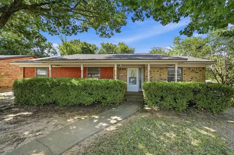1214 Glasgow Dr, Sherman, TX 75092