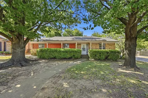 1214 Glasgow Dr, Sherman, TX 75092