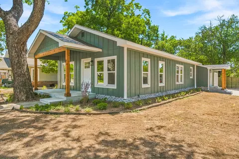 910 3rd St, Graham, TX 76450