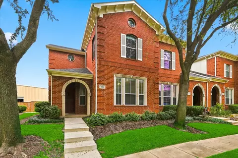424 Legends Dr, Lewisville, TX 75057