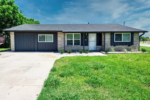 2221 Marilyn Ln, Arlington, TX 76010