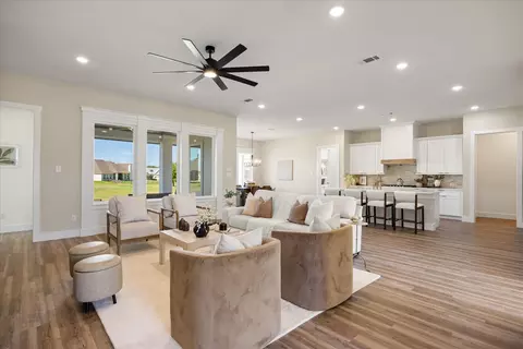 2119 Middlewood Cir, Granbury, TX 76049