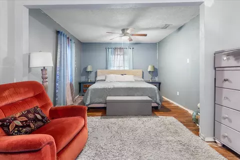 2801 Crystal Dr, Balch Springs, TX 75180