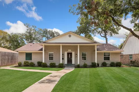 5216 Ashbrook Rd, Dallas, TX 75227
