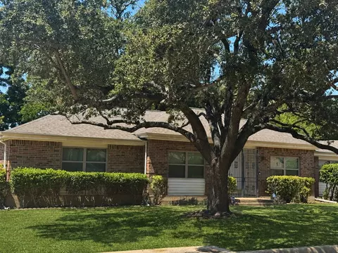 2108 Barron Ln, Fort Worth, TX 76112