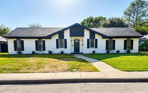 12911 Mitchwin Rd, Farmers Branch, TX 75234