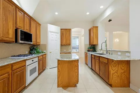 4402 Horizon Dr, Garland, TX 75043