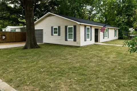 300 Broadway St, Whitesboro, TX 76273