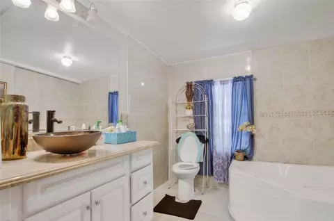 Bath - 3117 N 15th St, Waco, TX 76708 photo 1 of 4