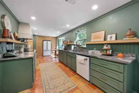 20616 E Grove Club Lake Rd, Whitehouse, TX 75791