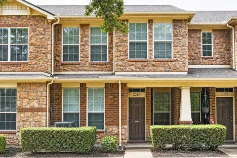 2219 Glacier Park Ln, Grand Prairie, TX 75050