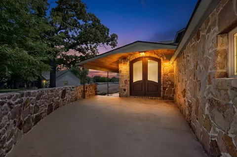 1880 Houston Rd, Burleson, TX 76028