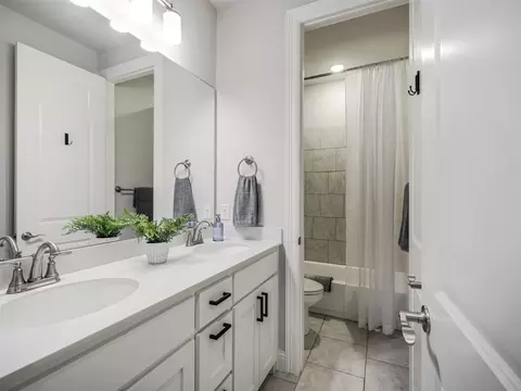 Bath - 3051 Kessler Dr, Celina, TX 75009 photo 4 of 5