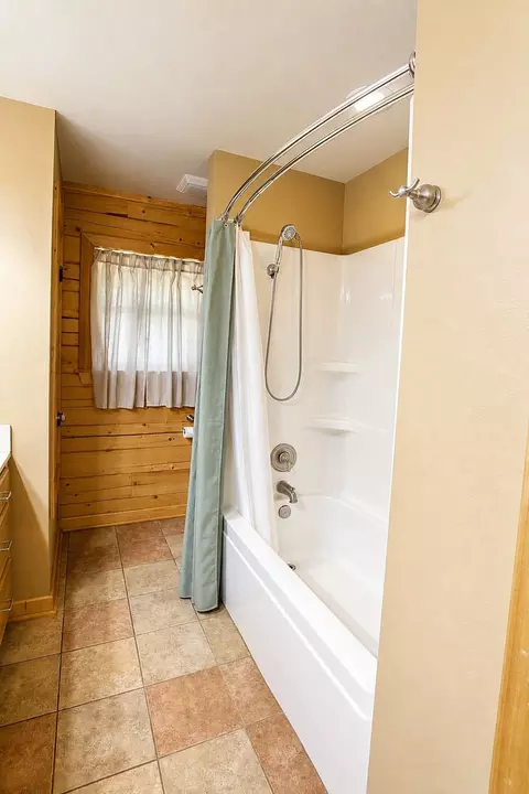 Bath - 216 Pr 3463, Gladewater, TX 75647 photo 2 of 5