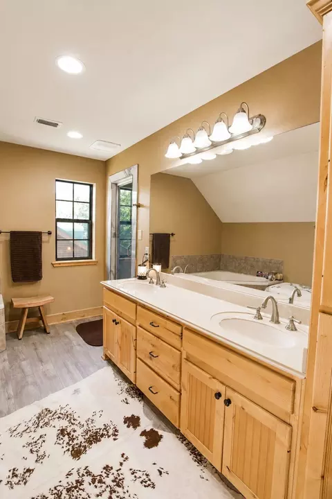 Bath - 216 Pr 3463, Gladewater, TX 75647 photo 3 of 5