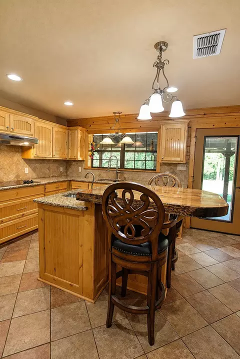 Kitchen - 216 Pr 3463, Gladewater, TX 75647 photo 2 of 4