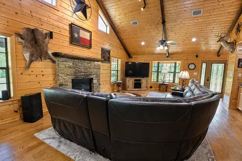 Living - 216 Pr 3463, Gladewater, TX 75647 photo 1 of 4