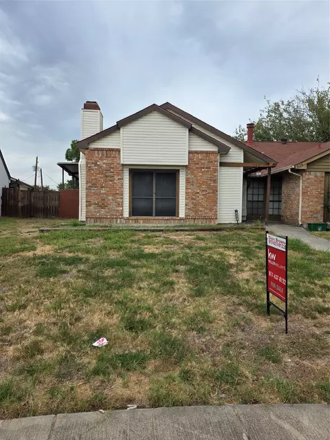 428 Liberty Pl, Grand Prairie, TX 75052