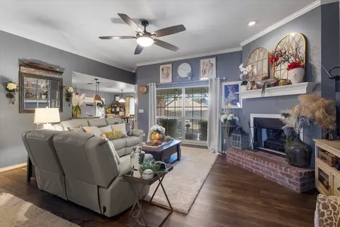 107 N Collin Dr, Chandler, TX 75758