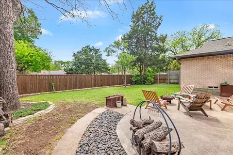8030 Hunnicut Rd, Dallas, TX 75228