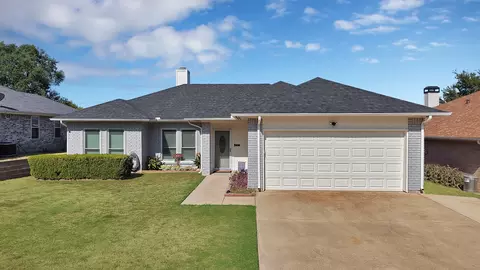 4925 Saint Thomas Pl, Fort Worth, TX 76135