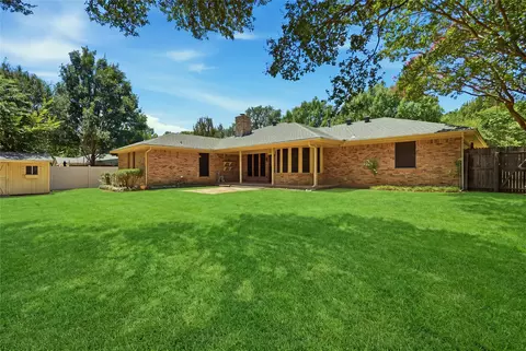 Exterior - 314 Brookside Dr, Grapevine, TX 76051 photo 4 of 6