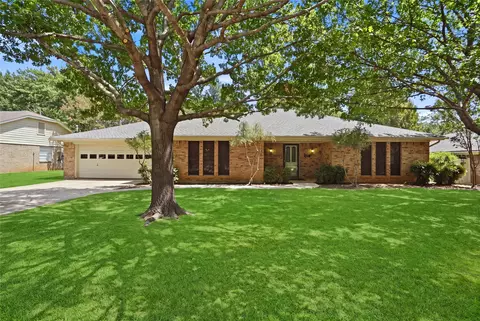 Exterior - 314 Brookside Dr, Grapevine, TX 76051 photo 2 of 6