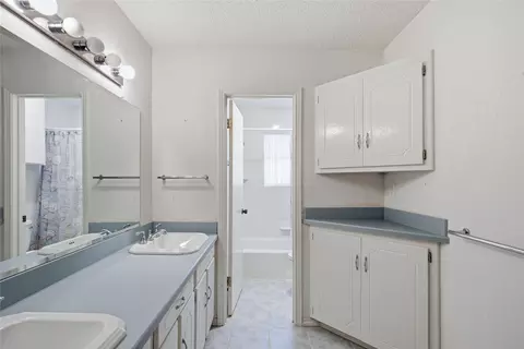 Bath - 314 Brookside Dr, Grapevine, TX 76051 photo 2 of 4