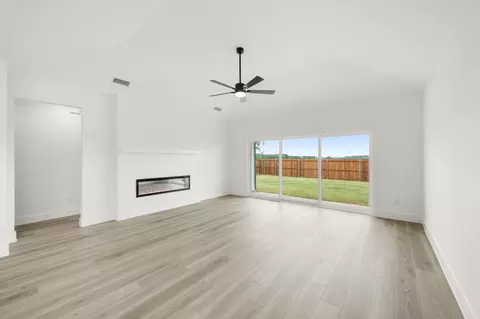 Living - 304 Sequoia Ln, Denton, TX 76210 photo 2 of 3