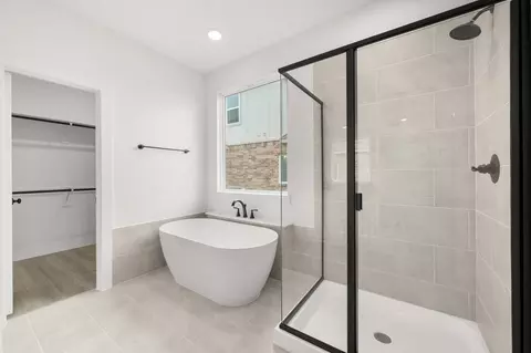Bath - 304 Sequoia Ln, Denton, TX 76210 photo 2 of 4