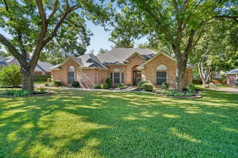 9216 Hanging Moss Dr, Granbury, TX 76049