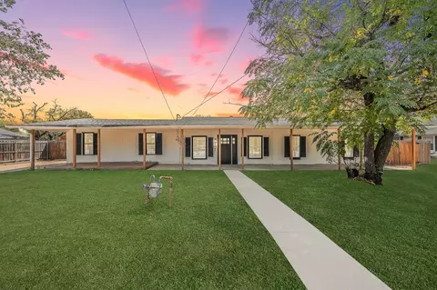 307 Ross Ave, Glen Rose, TX 76043