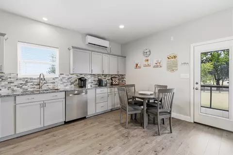 Kitchen - 157 Daniel Dr, Van Alstyne, TX 75495 photo 3 of 4