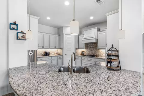 Kitchen - 157 Daniel Dr, Van Alstyne, TX 75495 photo 2 of 4