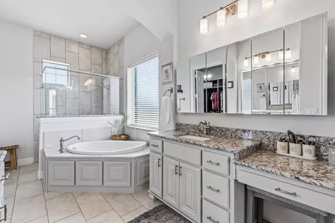 Bath - 157 Daniel Dr, Van Alstyne, TX 75495 photo 1 of 5