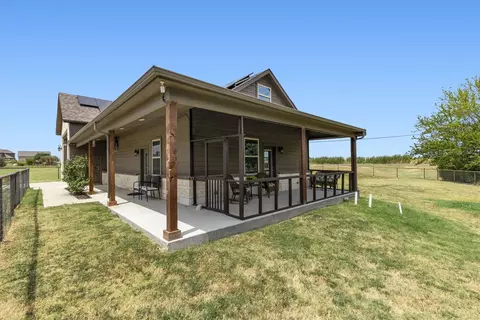 Exterior - 157 Daniel Dr, Van Alstyne, TX 75495 photo 2 of 5