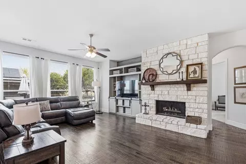 Living - 157 Daniel Dr, Van Alstyne, TX 75495 photo 1 of 2